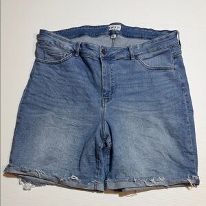 Ava & Viv Light Wash Denim Shorts